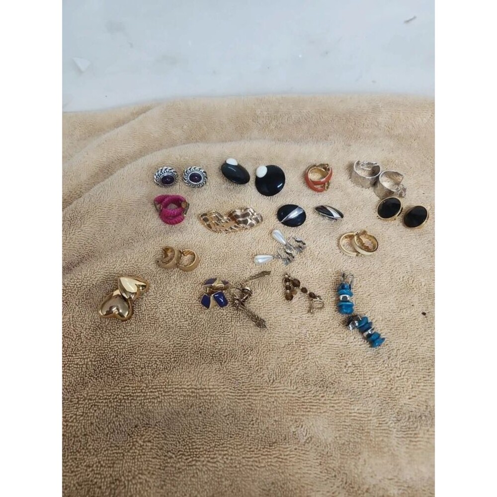 16 vintage pair of clip on earrings